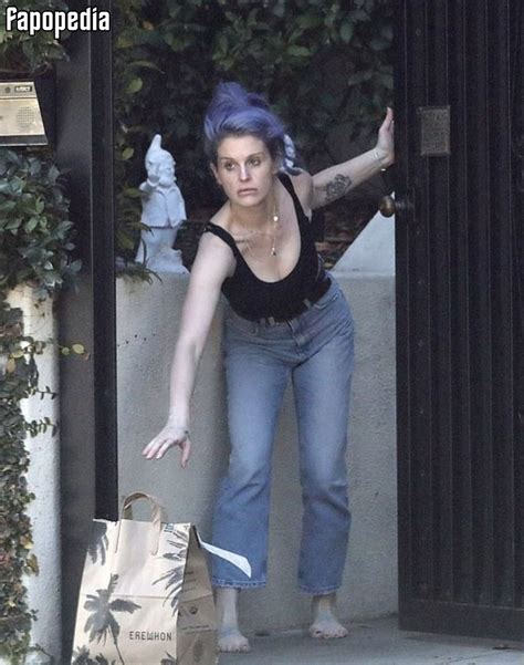 KELLY OSBOURNE Nude